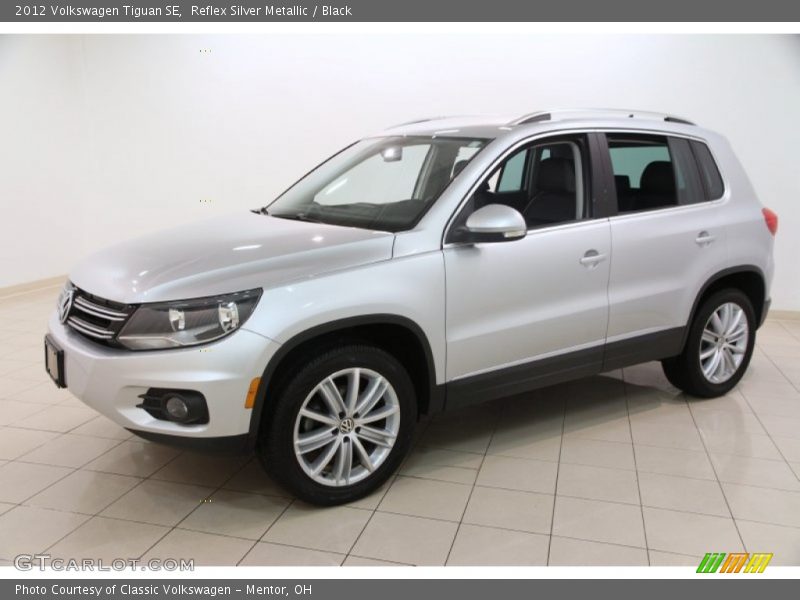 Reflex Silver Metallic / Black 2012 Volkswagen Tiguan SE
