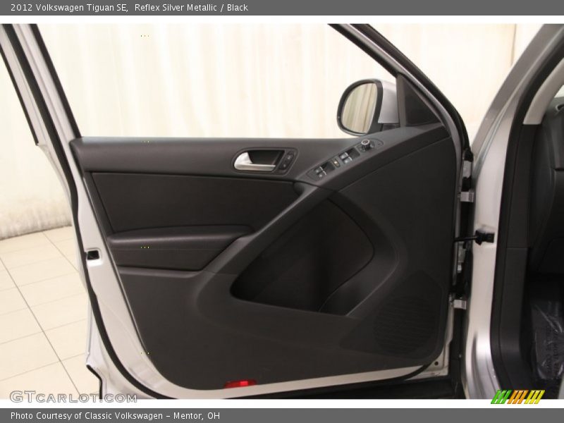 Reflex Silver Metallic / Black 2012 Volkswagen Tiguan SE