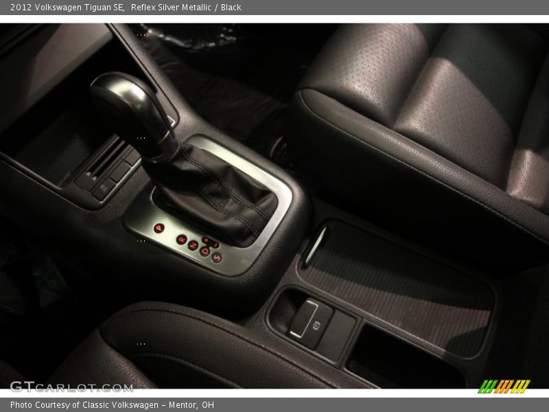 Reflex Silver Metallic / Black 2012 Volkswagen Tiguan SE