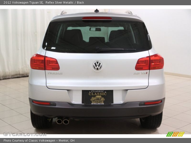 Reflex Silver Metallic / Black 2012 Volkswagen Tiguan SE