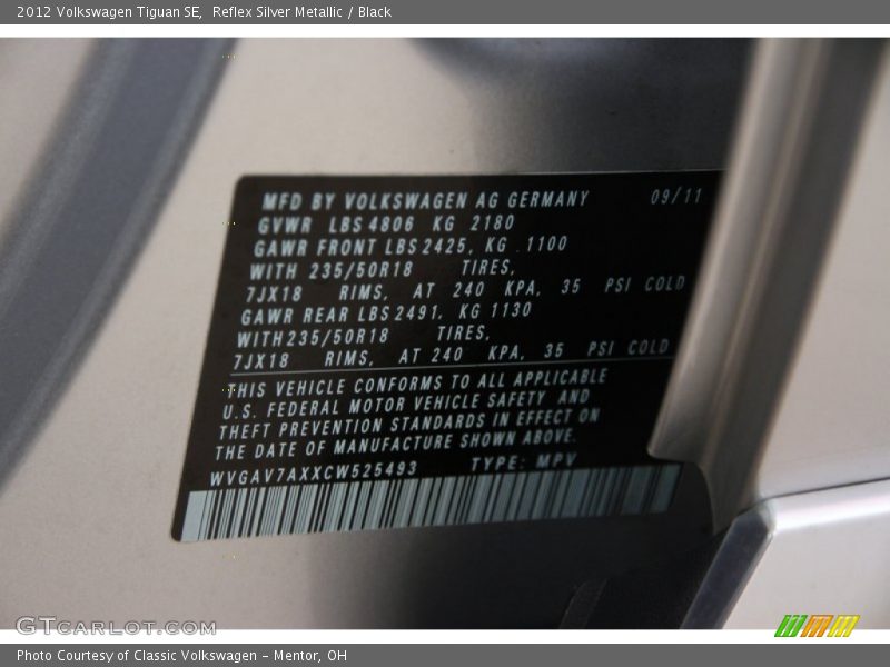 Reflex Silver Metallic / Black 2012 Volkswagen Tiguan SE
