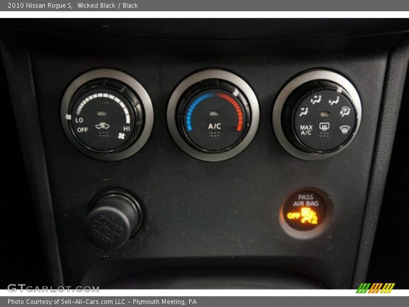 Wicked Black / Black 2010 Nissan Rogue S