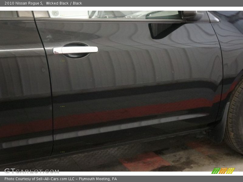 Wicked Black / Black 2010 Nissan Rogue S