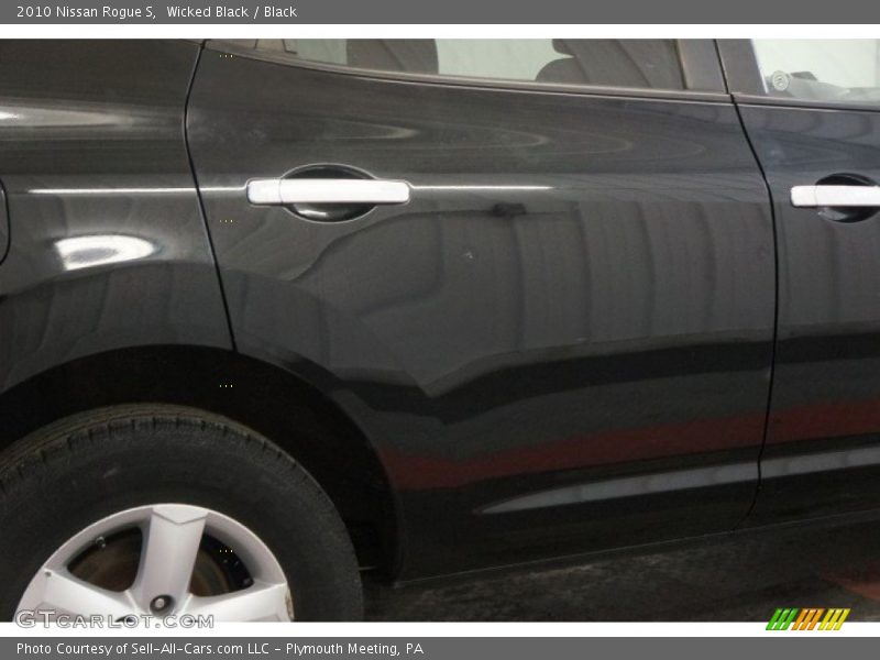 Wicked Black / Black 2010 Nissan Rogue S