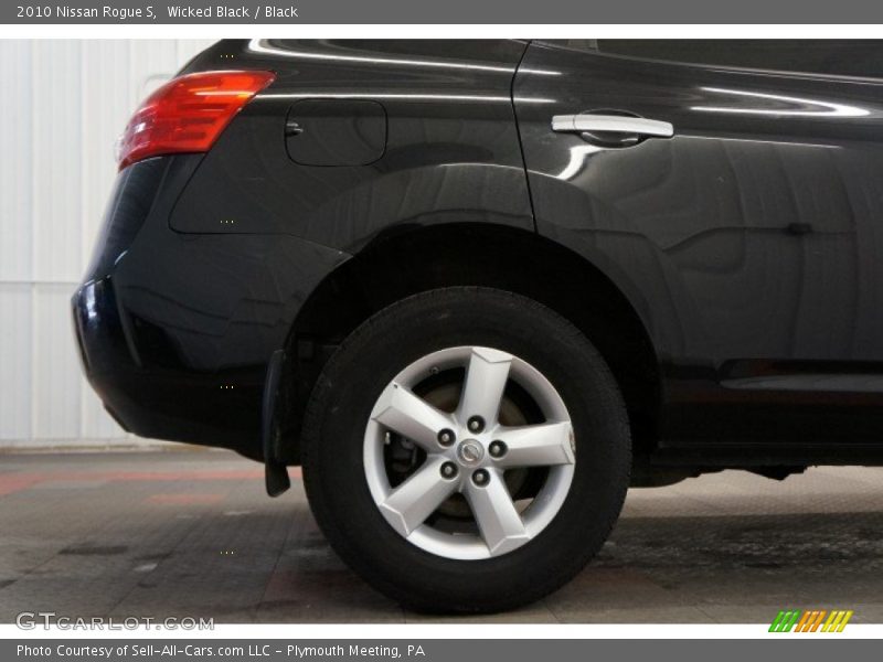 Wicked Black / Black 2010 Nissan Rogue S