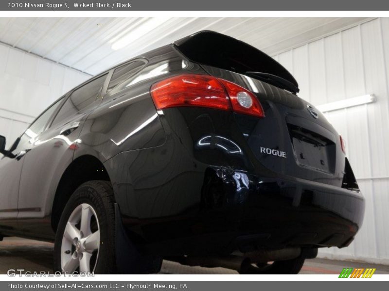Wicked Black / Black 2010 Nissan Rogue S
