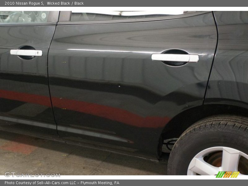 Wicked Black / Black 2010 Nissan Rogue S
