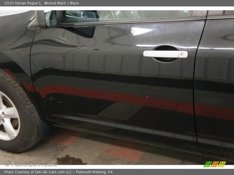 Wicked Black / Black 2010 Nissan Rogue S