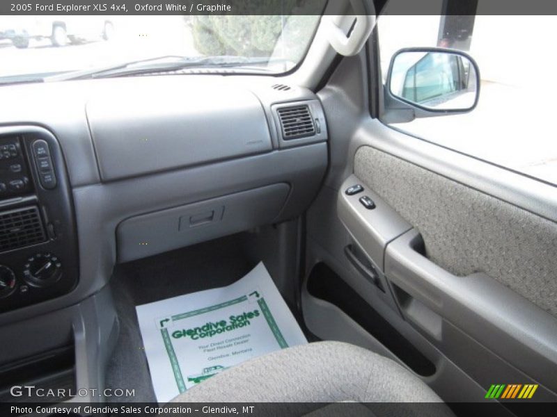 Oxford White / Graphite 2005 Ford Explorer XLS 4x4