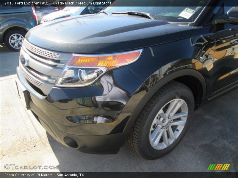 Tuxedo Black / Medium Light Stone 2015 Ford Explorer FWD