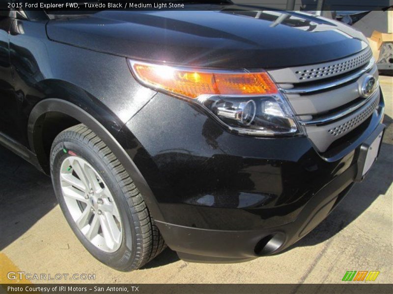 Tuxedo Black / Medium Light Stone 2015 Ford Explorer FWD