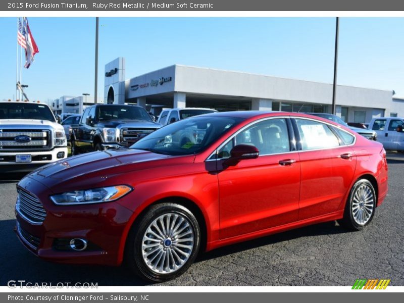 Front 3/4 View of 2015 Fusion Titanium