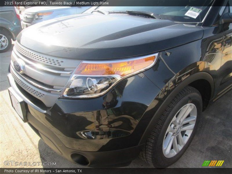 Tuxedo Black / Medium Light Stone 2015 Ford Explorer FWD