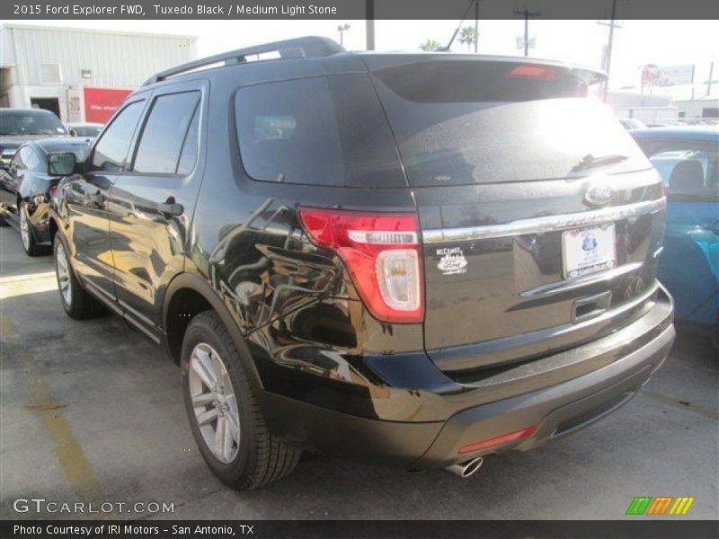 Tuxedo Black / Medium Light Stone 2015 Ford Explorer FWD