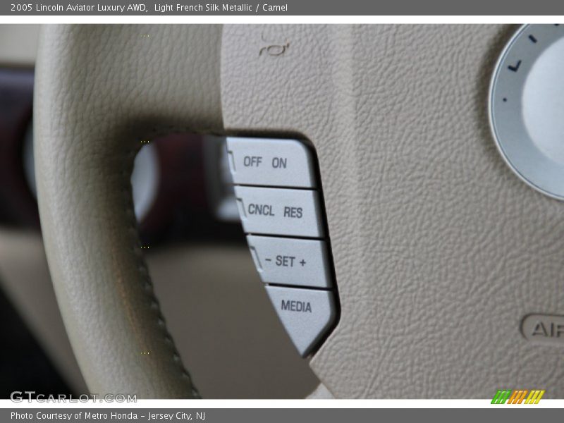 Light French Silk Metallic / Camel 2005 Lincoln Aviator Luxury AWD