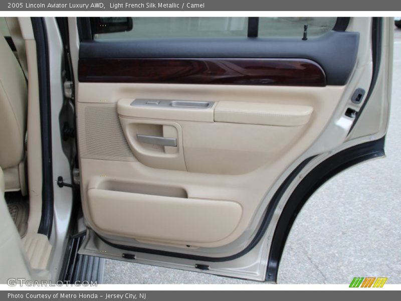 Light French Silk Metallic / Camel 2005 Lincoln Aviator Luxury AWD