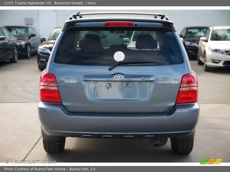 Bluestone Metallic / Ivory 2003 Toyota Highlander V6