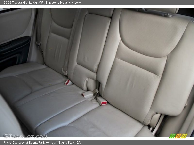 Bluestone Metallic / Ivory 2003 Toyota Highlander V6