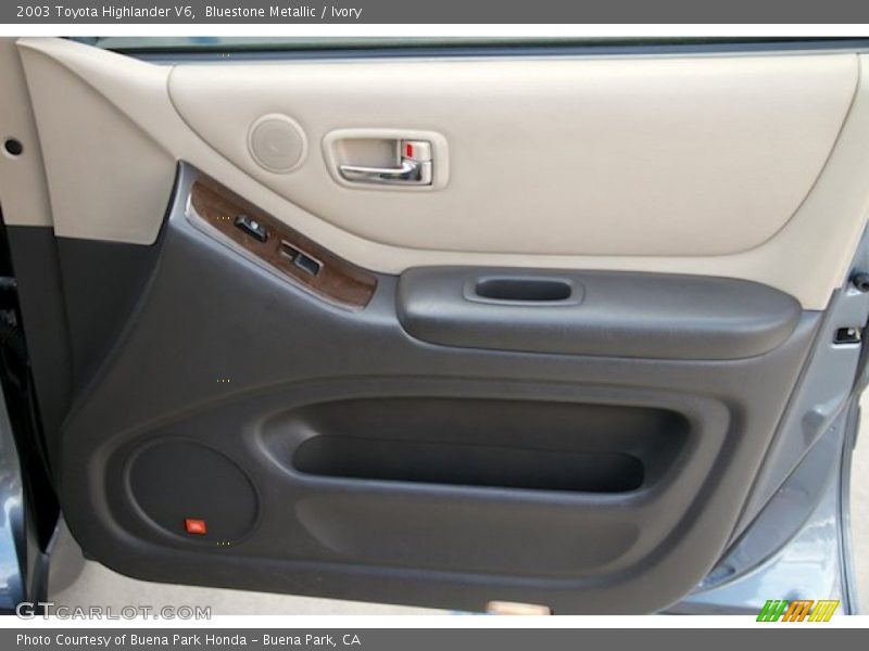 Bluestone Metallic / Ivory 2003 Toyota Highlander V6