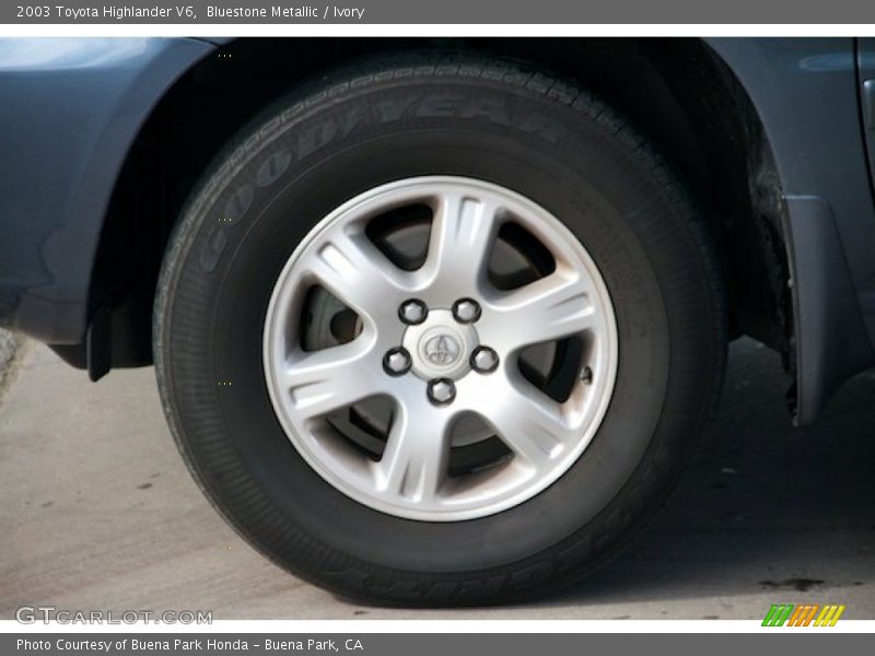 Bluestone Metallic / Ivory 2003 Toyota Highlander V6