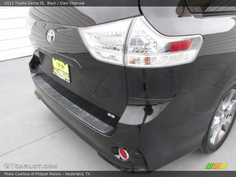 Black / Dark Charcoal 2011 Toyota Sienna SE