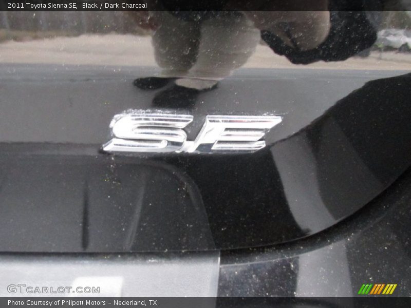 Black / Dark Charcoal 2011 Toyota Sienna SE