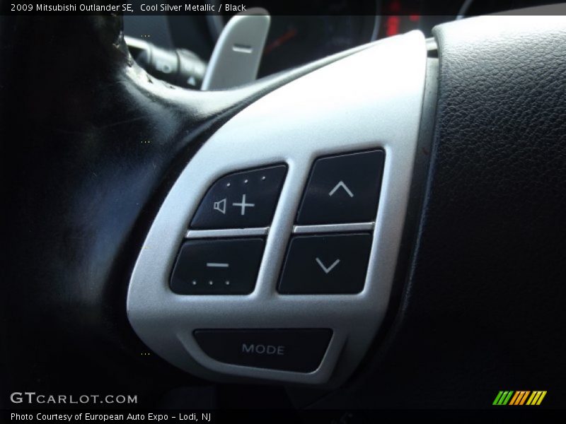 Cool Silver Metallic / Black 2009 Mitsubishi Outlander SE