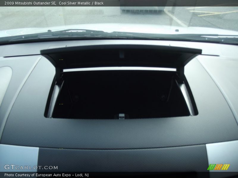 Cool Silver Metallic / Black 2009 Mitsubishi Outlander SE
