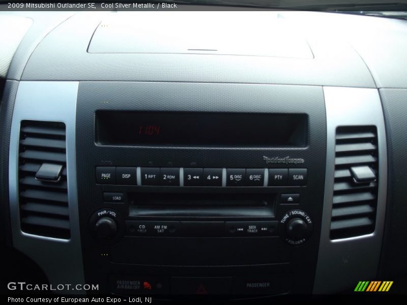 Cool Silver Metallic / Black 2009 Mitsubishi Outlander SE