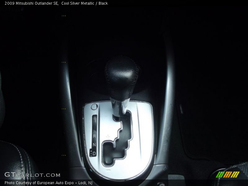 Cool Silver Metallic / Black 2009 Mitsubishi Outlander SE