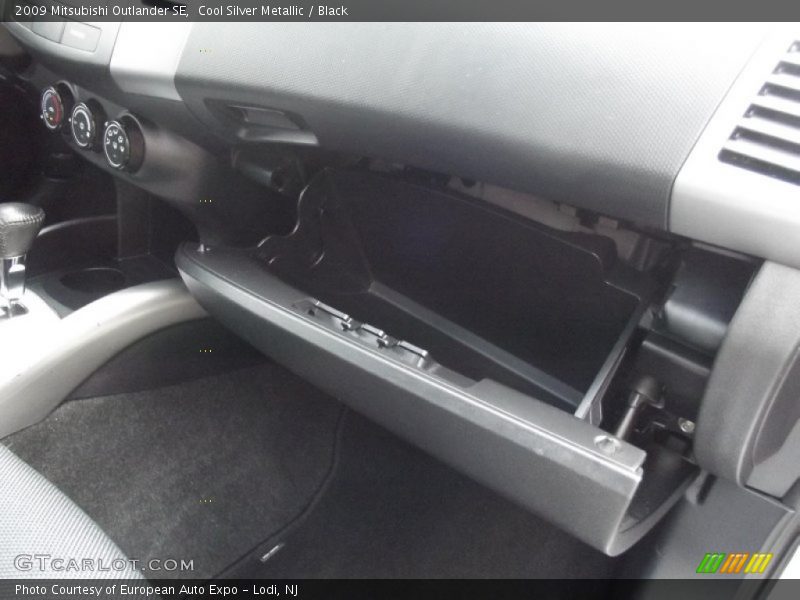 Cool Silver Metallic / Black 2009 Mitsubishi Outlander SE