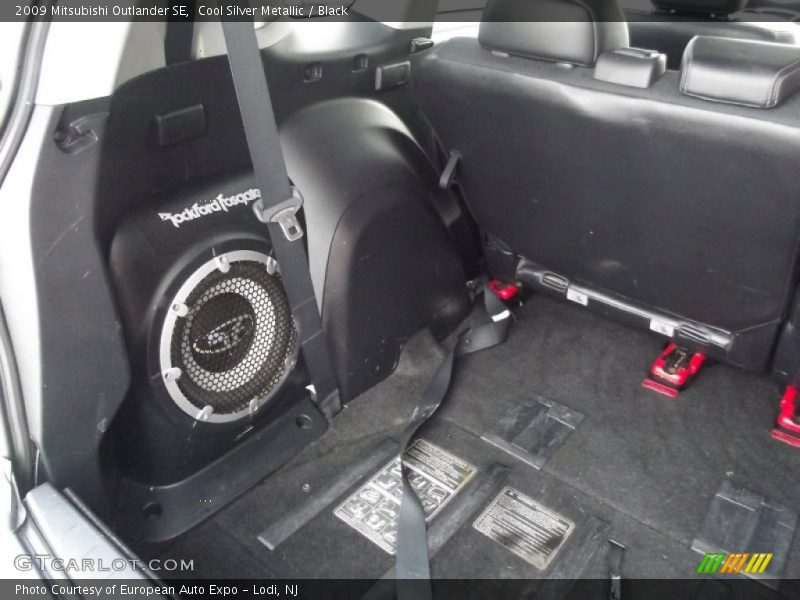 Cool Silver Metallic / Black 2009 Mitsubishi Outlander SE
