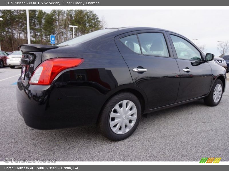 Super Black / Charcoal 2015 Nissan Versa 1.6 SV Sedan