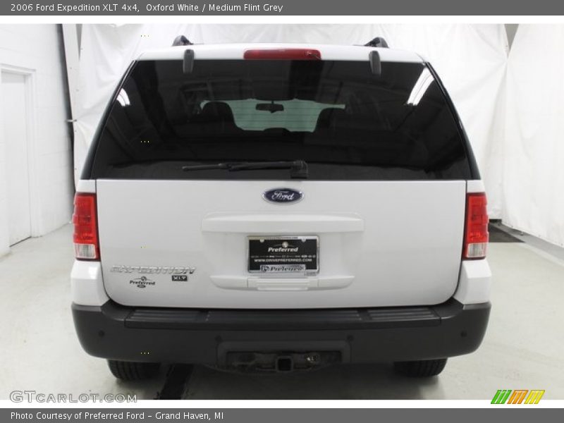 Oxford White / Medium Flint Grey 2006 Ford Expedition XLT 4x4