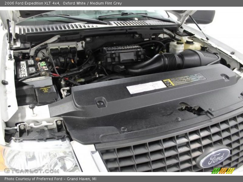 Oxford White / Medium Flint Grey 2006 Ford Expedition XLT 4x4