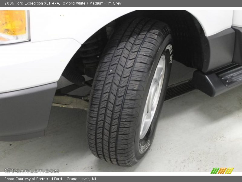 Oxford White / Medium Flint Grey 2006 Ford Expedition XLT 4x4