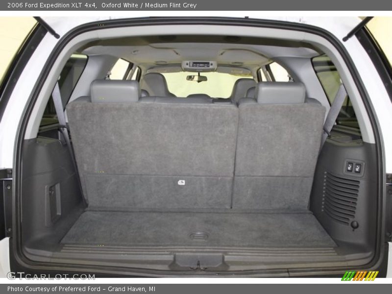 Oxford White / Medium Flint Grey 2006 Ford Expedition XLT 4x4