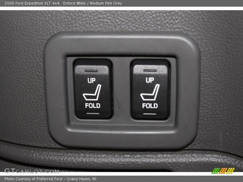 Oxford White / Medium Flint Grey 2006 Ford Expedition XLT 4x4