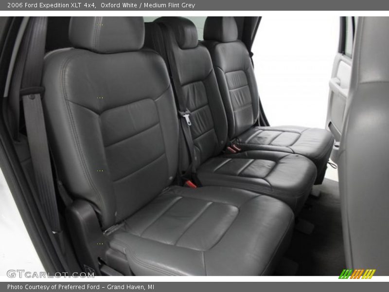 Oxford White / Medium Flint Grey 2006 Ford Expedition XLT 4x4