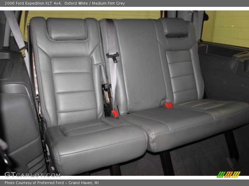Oxford White / Medium Flint Grey 2006 Ford Expedition XLT 4x4