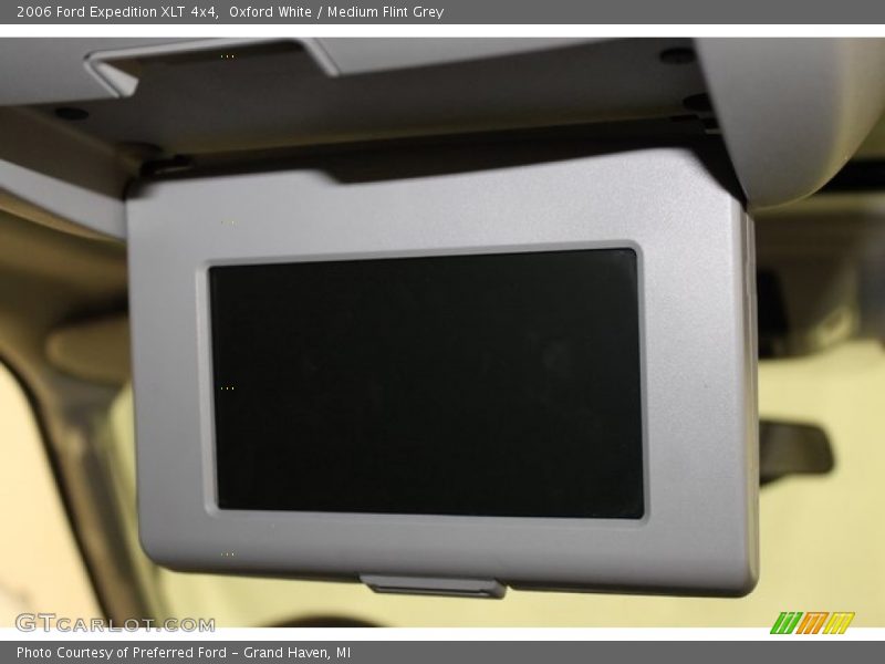 Oxford White / Medium Flint Grey 2006 Ford Expedition XLT 4x4