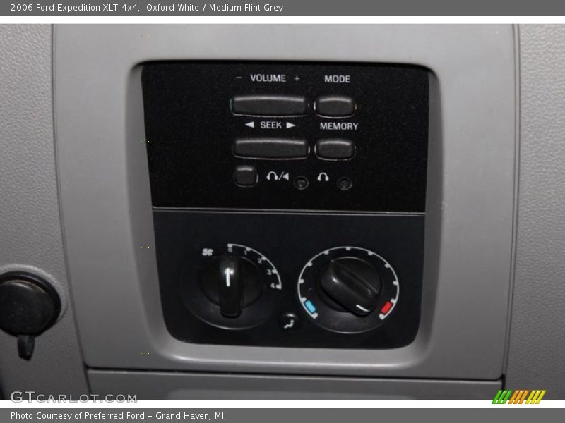 Oxford White / Medium Flint Grey 2006 Ford Expedition XLT 4x4