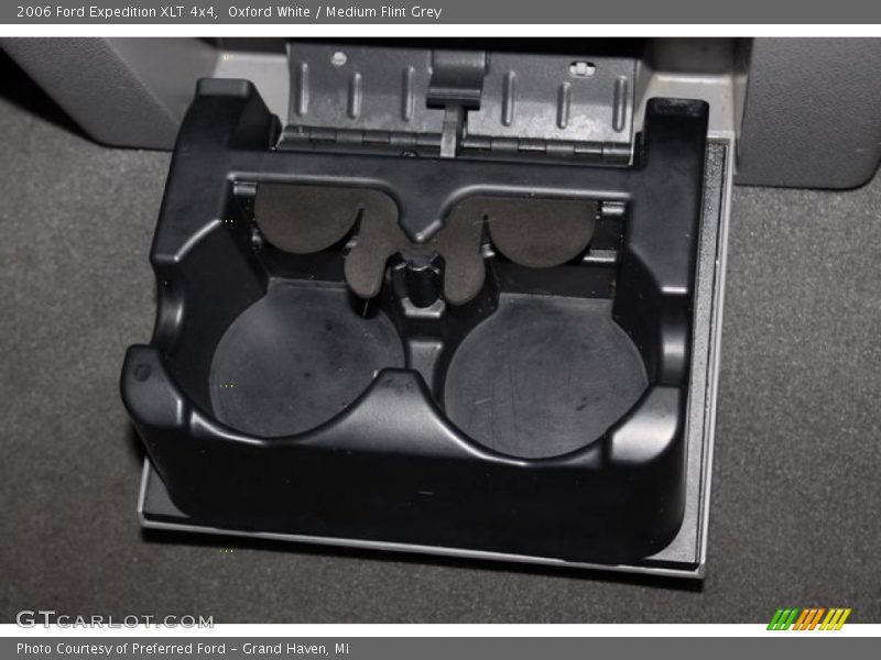 Oxford White / Medium Flint Grey 2006 Ford Expedition XLT 4x4