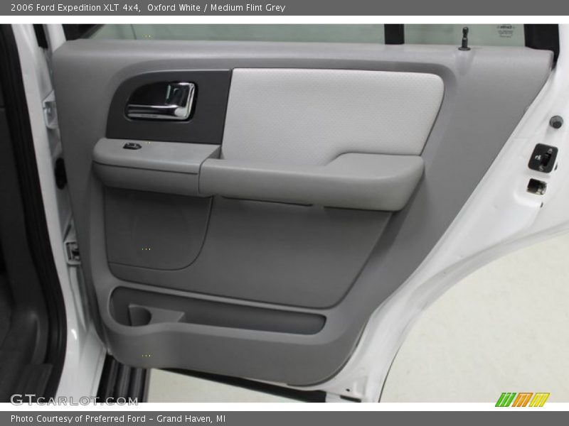 Oxford White / Medium Flint Grey 2006 Ford Expedition XLT 4x4