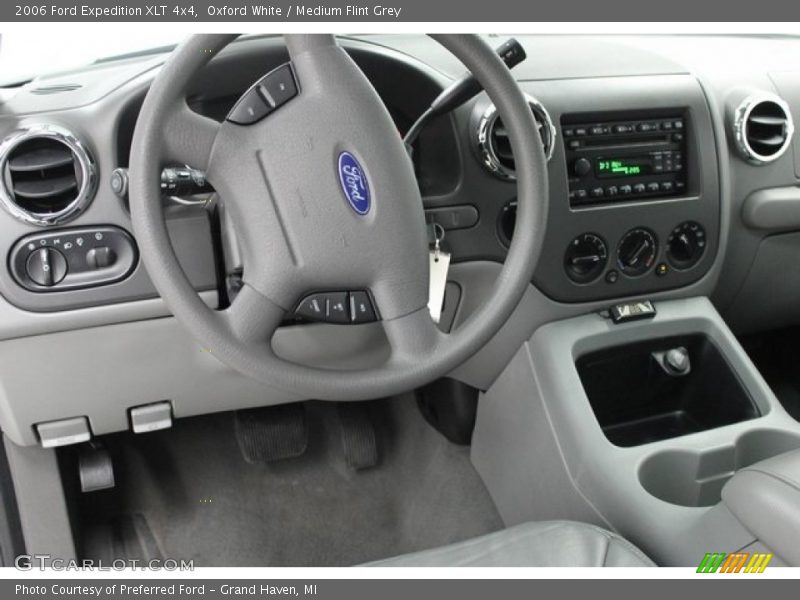 Oxford White / Medium Flint Grey 2006 Ford Expedition XLT 4x4