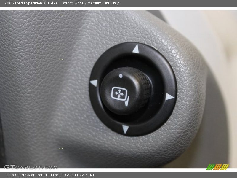 Oxford White / Medium Flint Grey 2006 Ford Expedition XLT 4x4