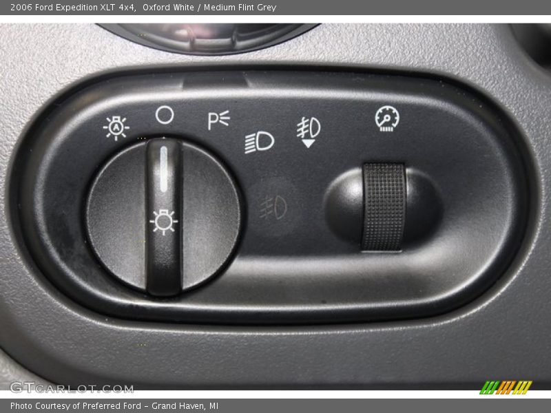 Oxford White / Medium Flint Grey 2006 Ford Expedition XLT 4x4