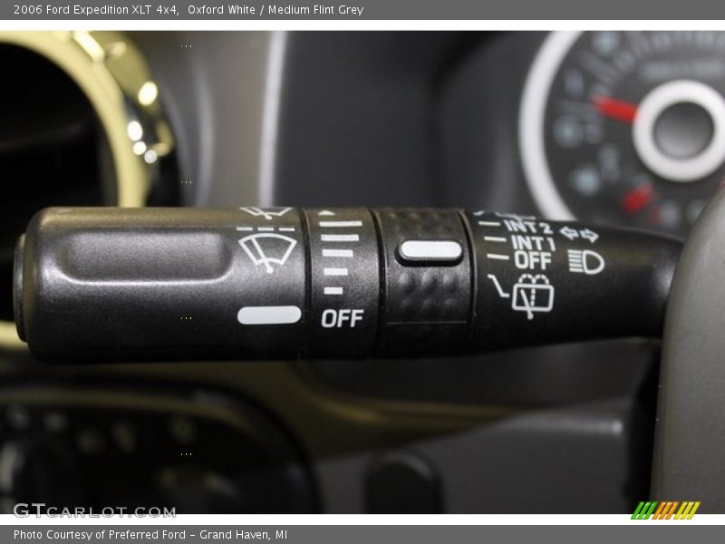 Oxford White / Medium Flint Grey 2006 Ford Expedition XLT 4x4