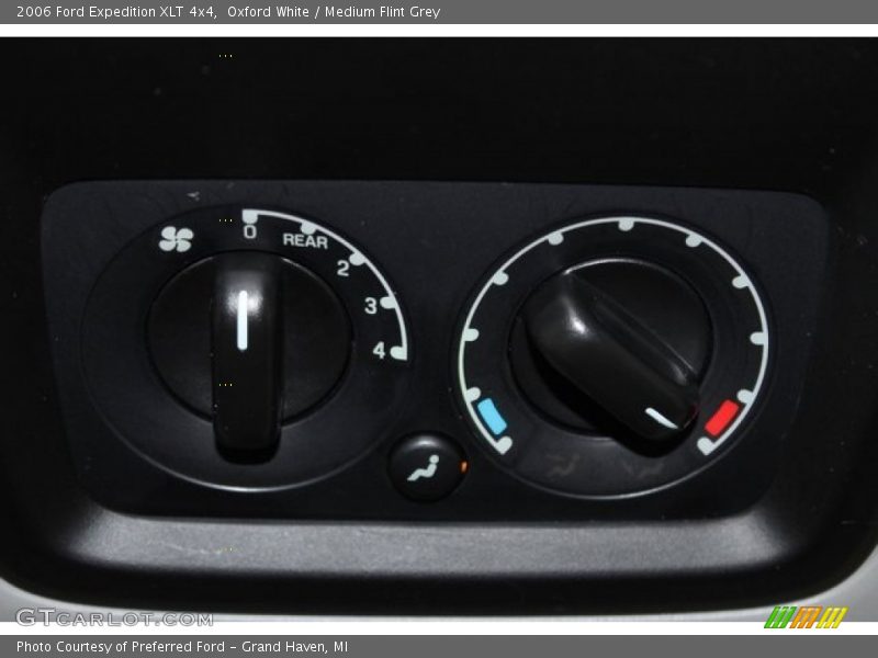 Oxford White / Medium Flint Grey 2006 Ford Expedition XLT 4x4