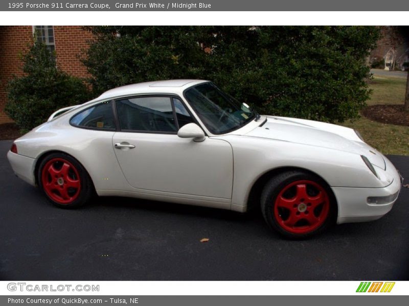 Grand Prix White / Midnight Blue 1995 Porsche 911 Carrera Coupe